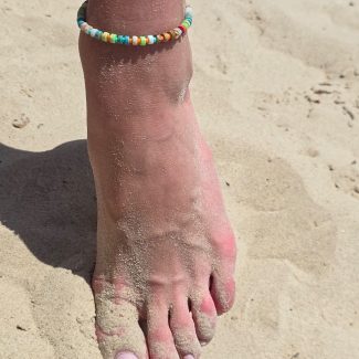צמיד קייצי לרגל בוהו צבעוני ויפה מאבני חן