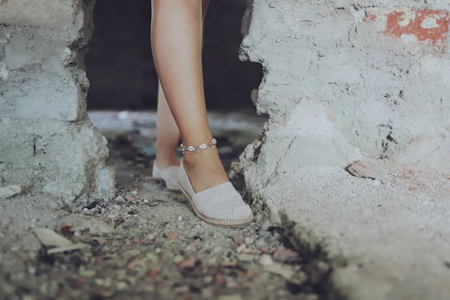 leg bracelet
